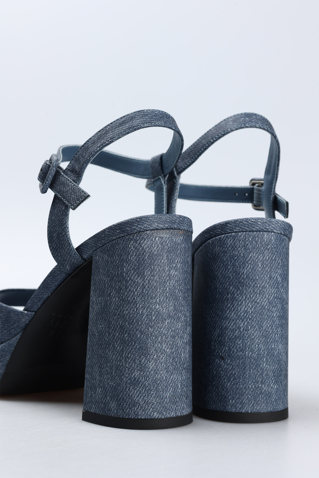 Босоножки Marc Cony