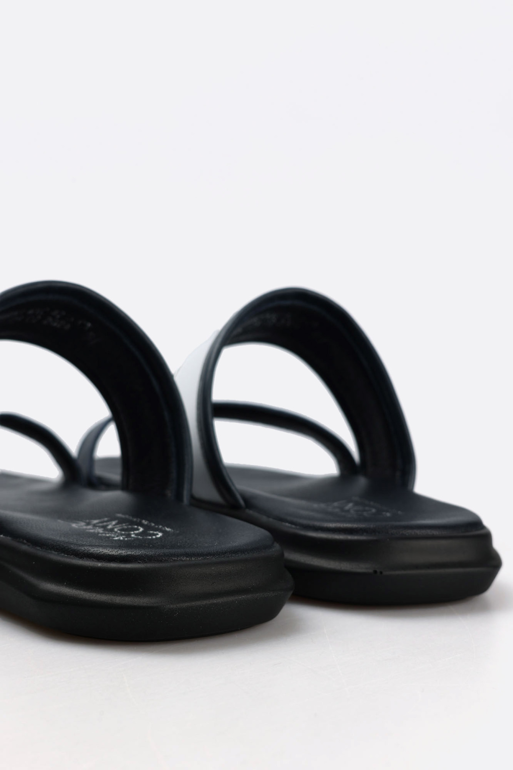 Шлепки Marc Cony