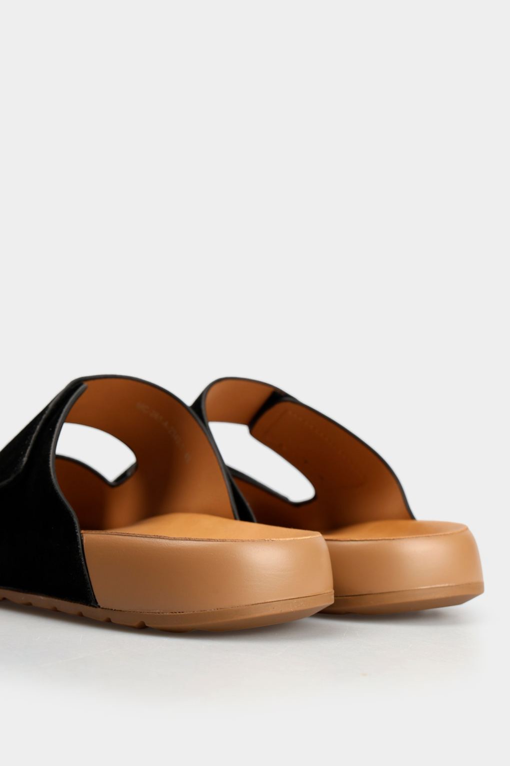 Шлепки Marc Cony