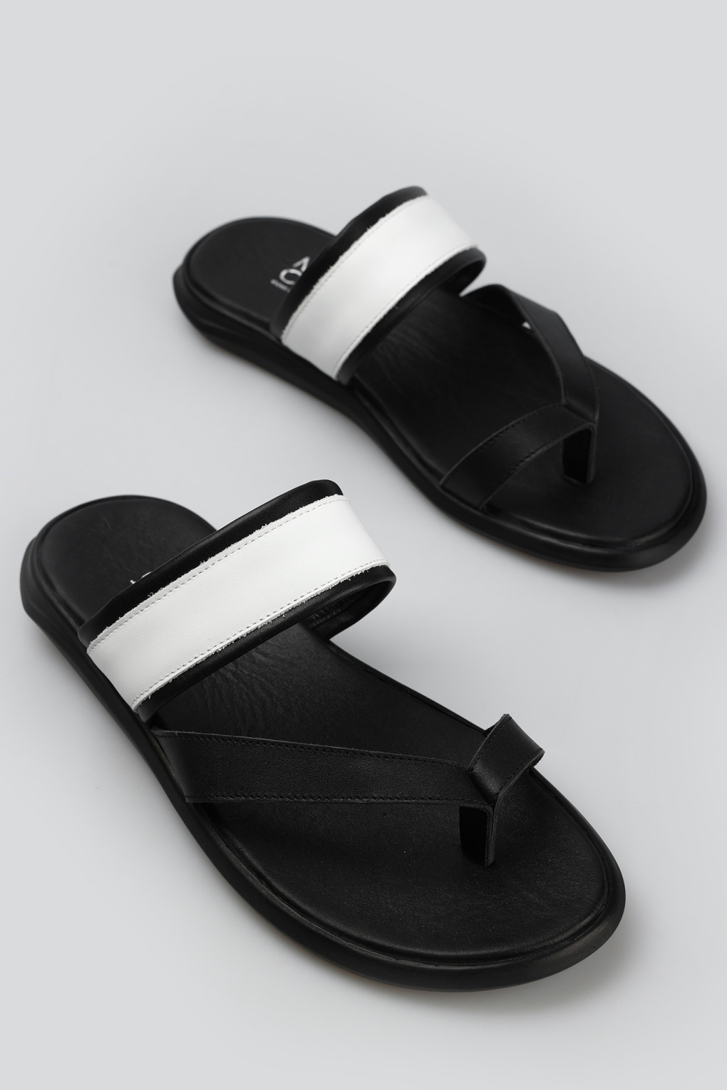 Шлепки Marc Cony