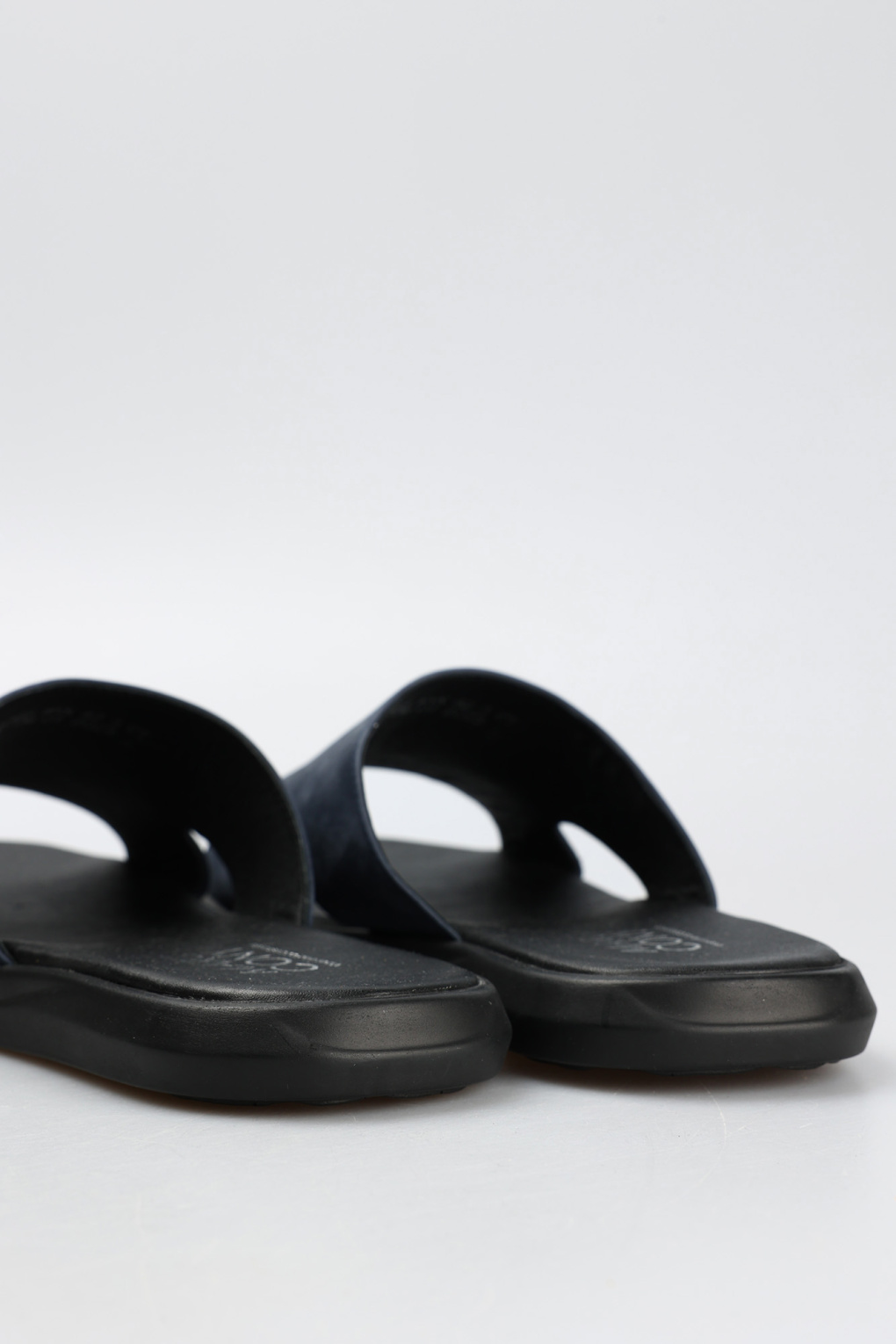 Шлепки Marc Cony