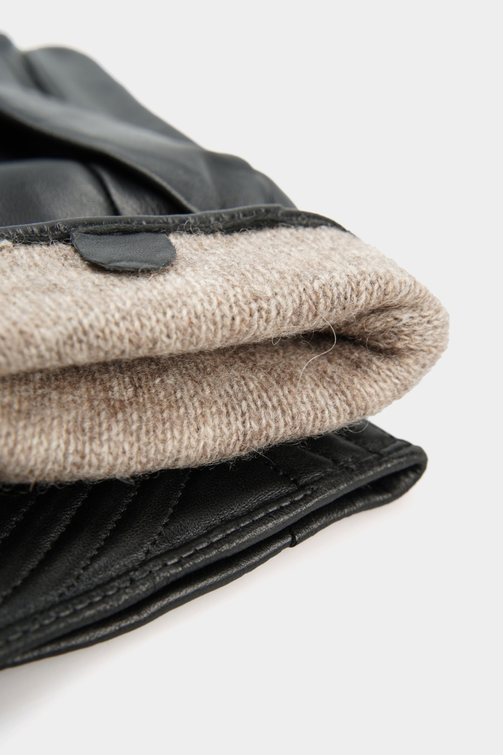 Перчатки Marc Cony