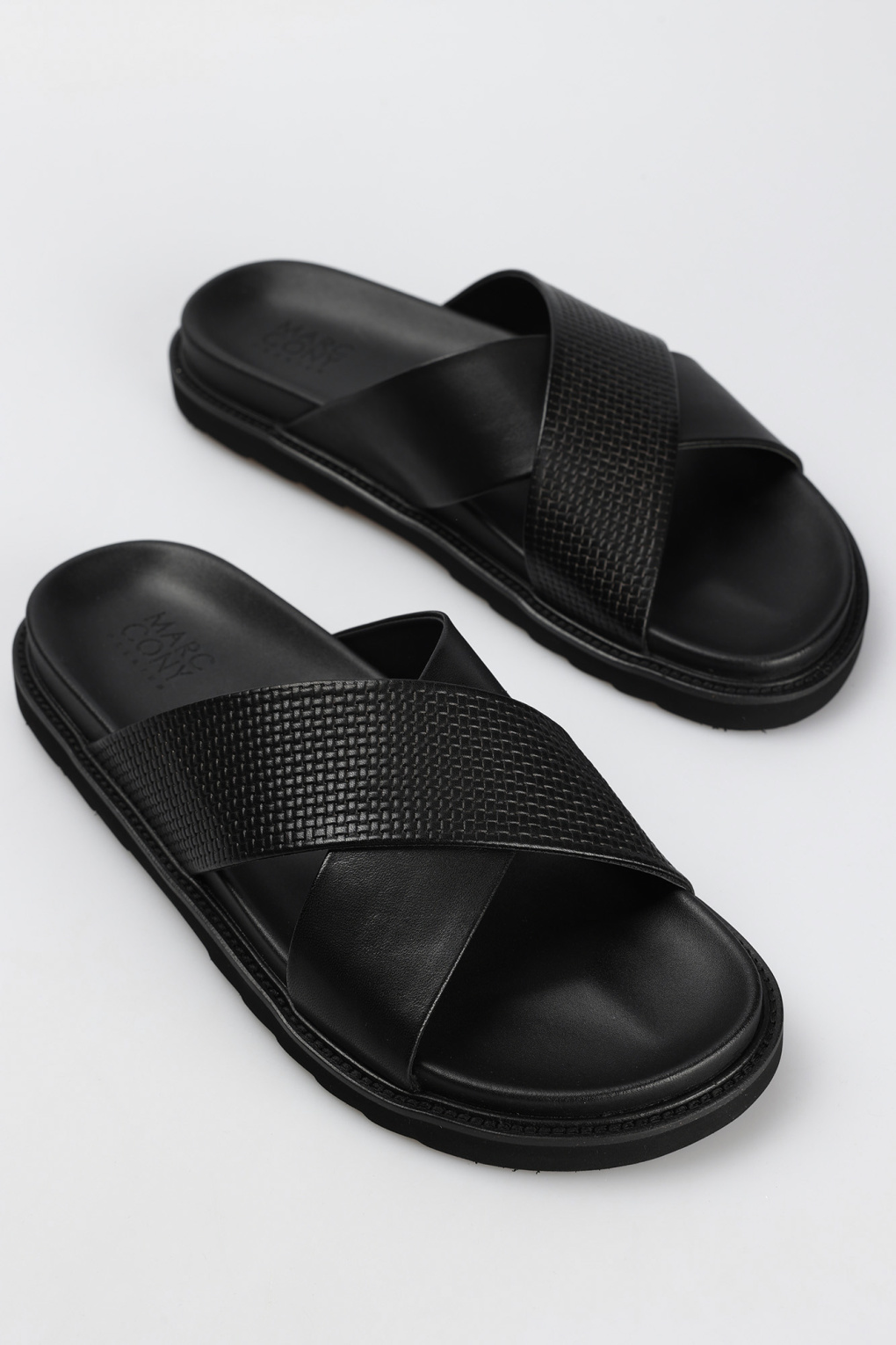 Шлепки Marc Cony