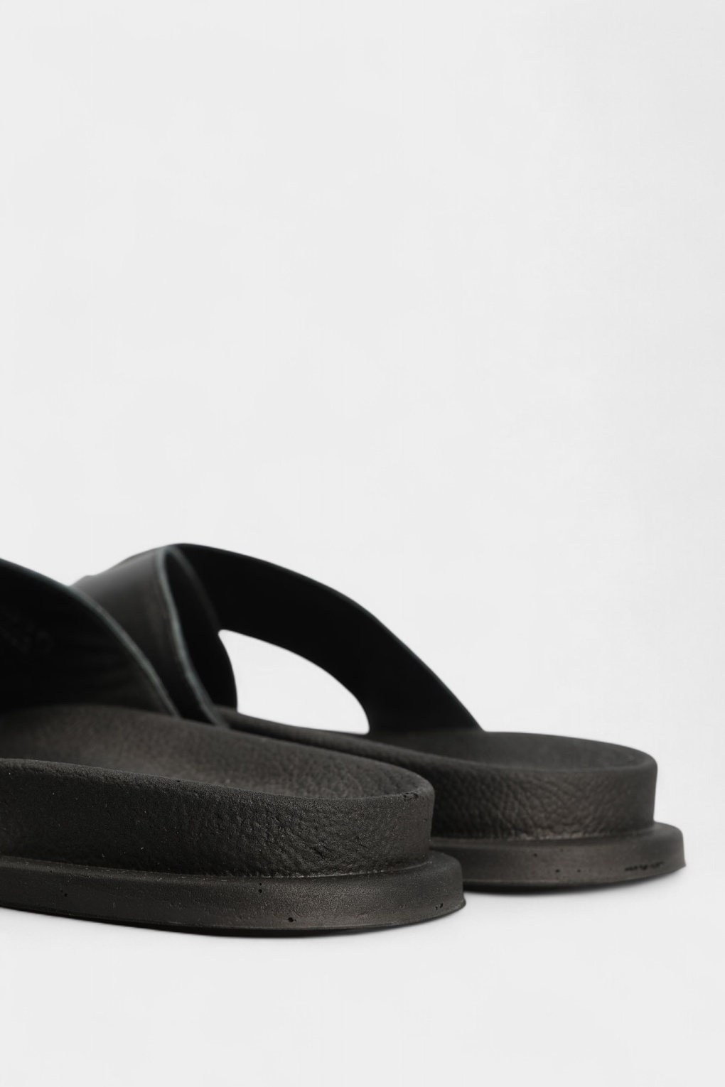 Шлепки Marc Cony