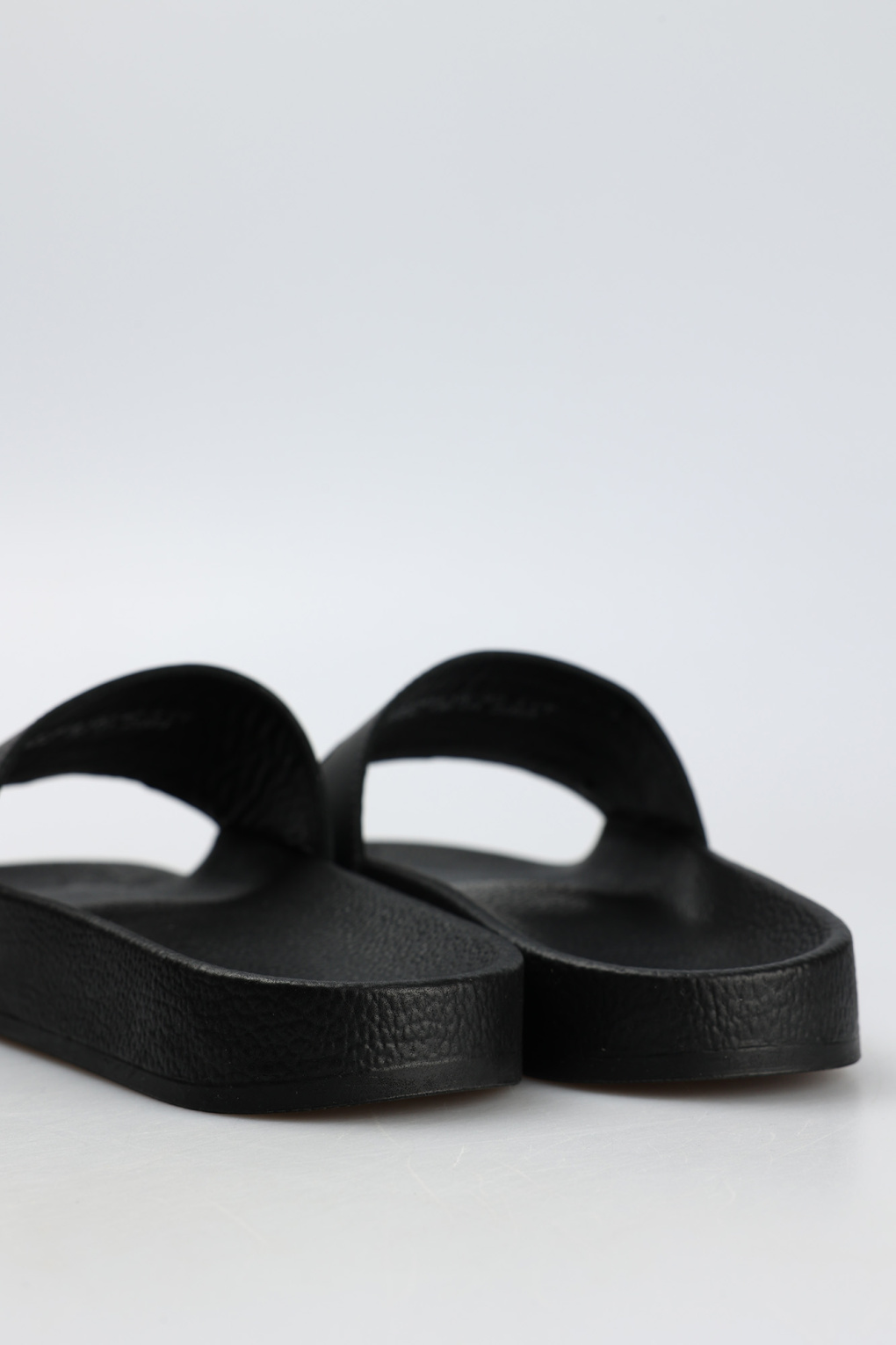 Шлепки Marc Cony