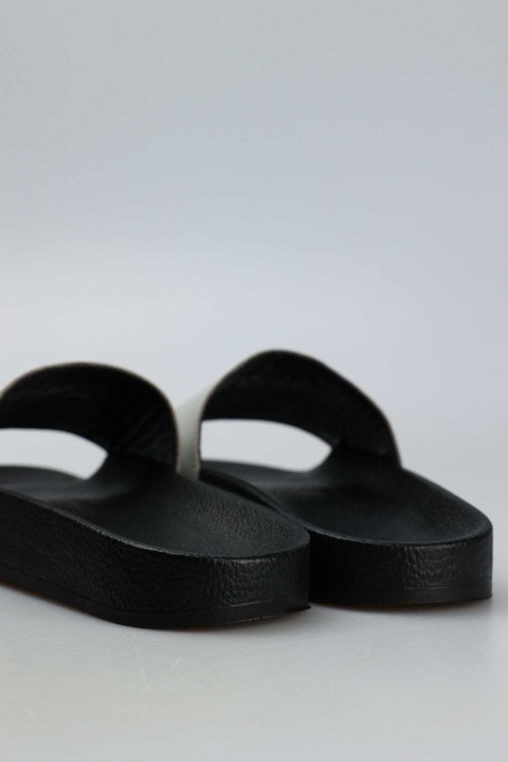 Шлепки Marc Cony