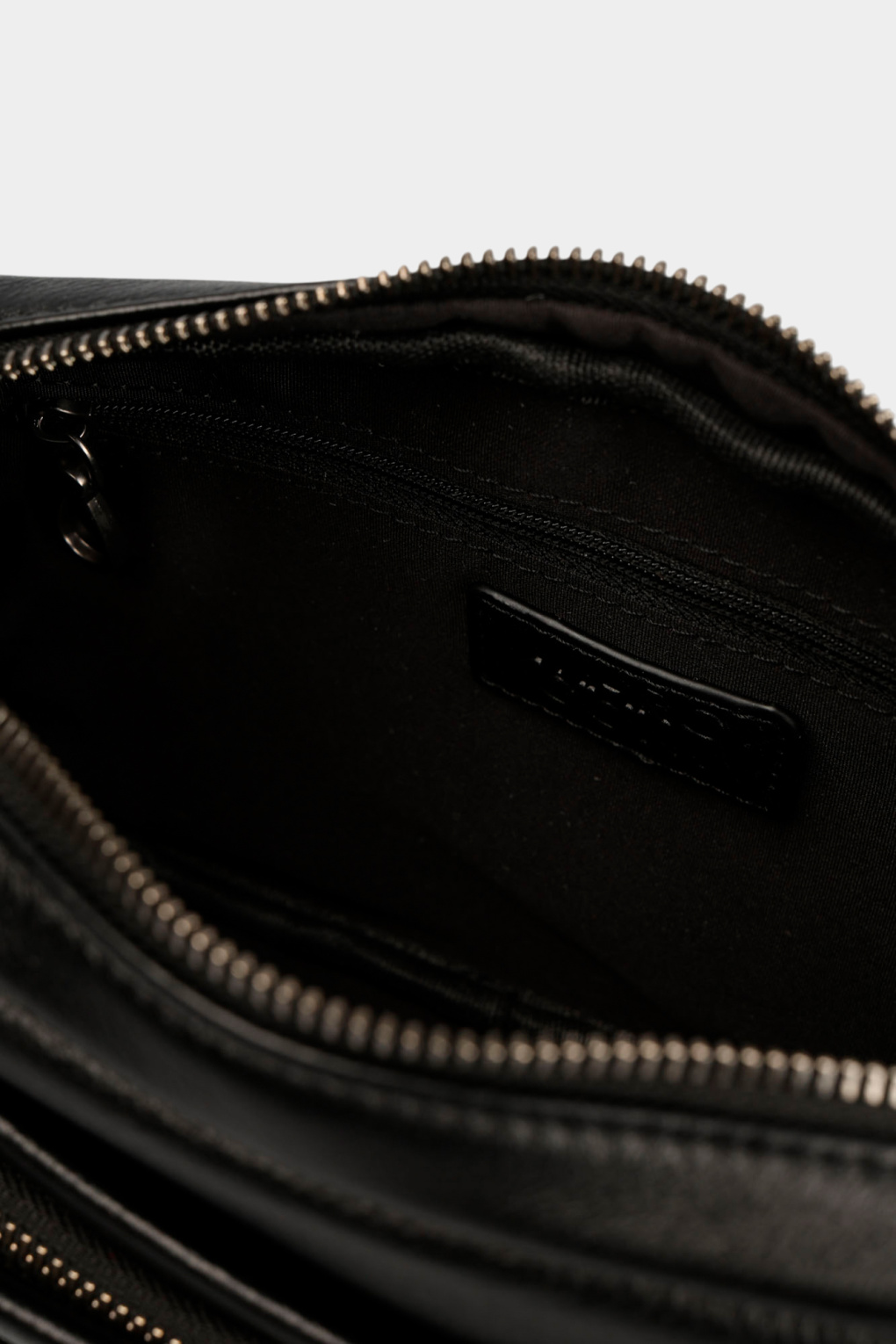 Сумка на пояс Marc Cony