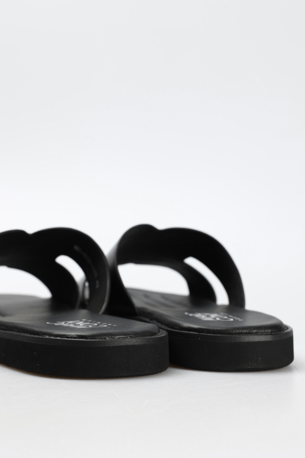 Шлепки Marc Cony