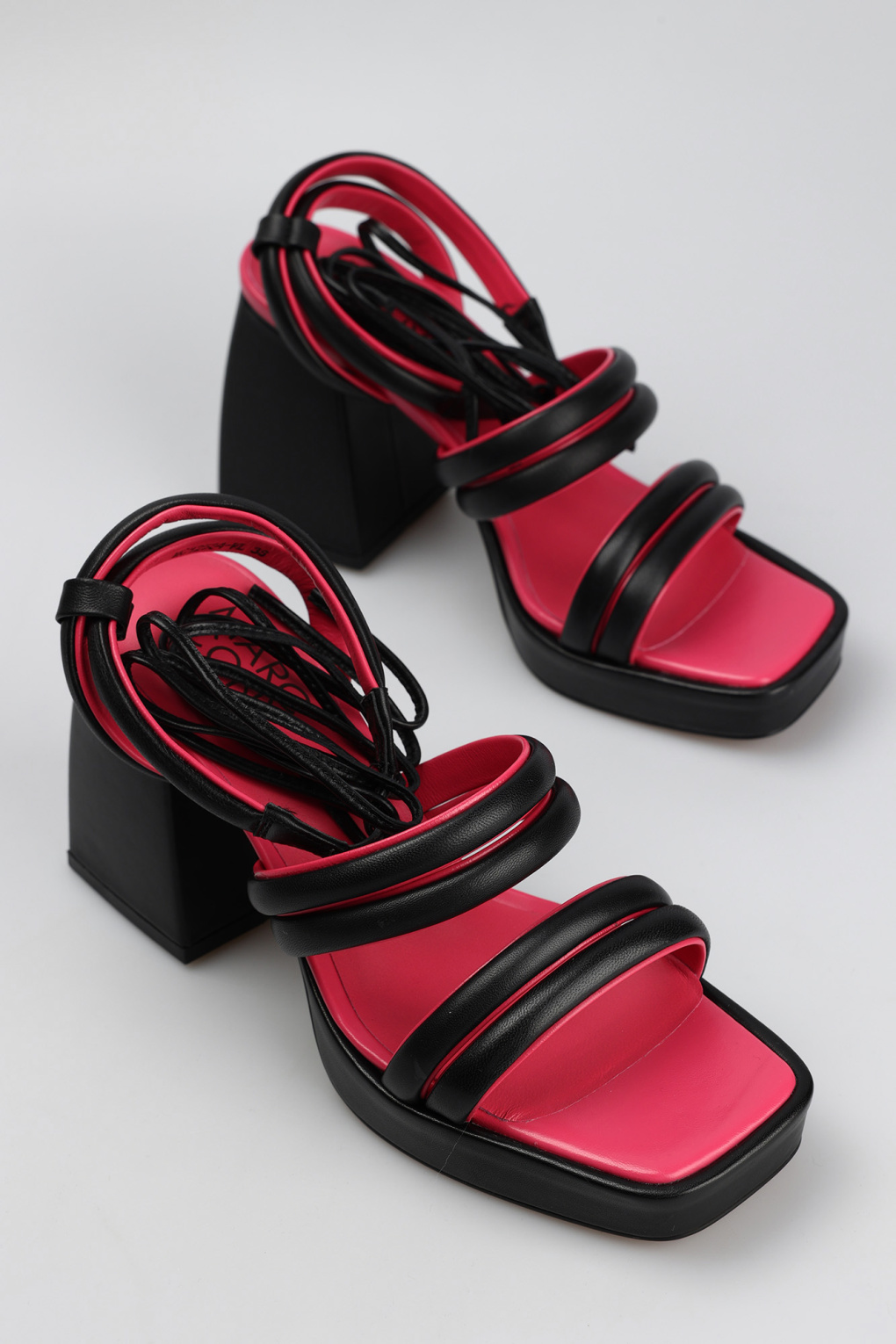 Босоножки Marc Cony