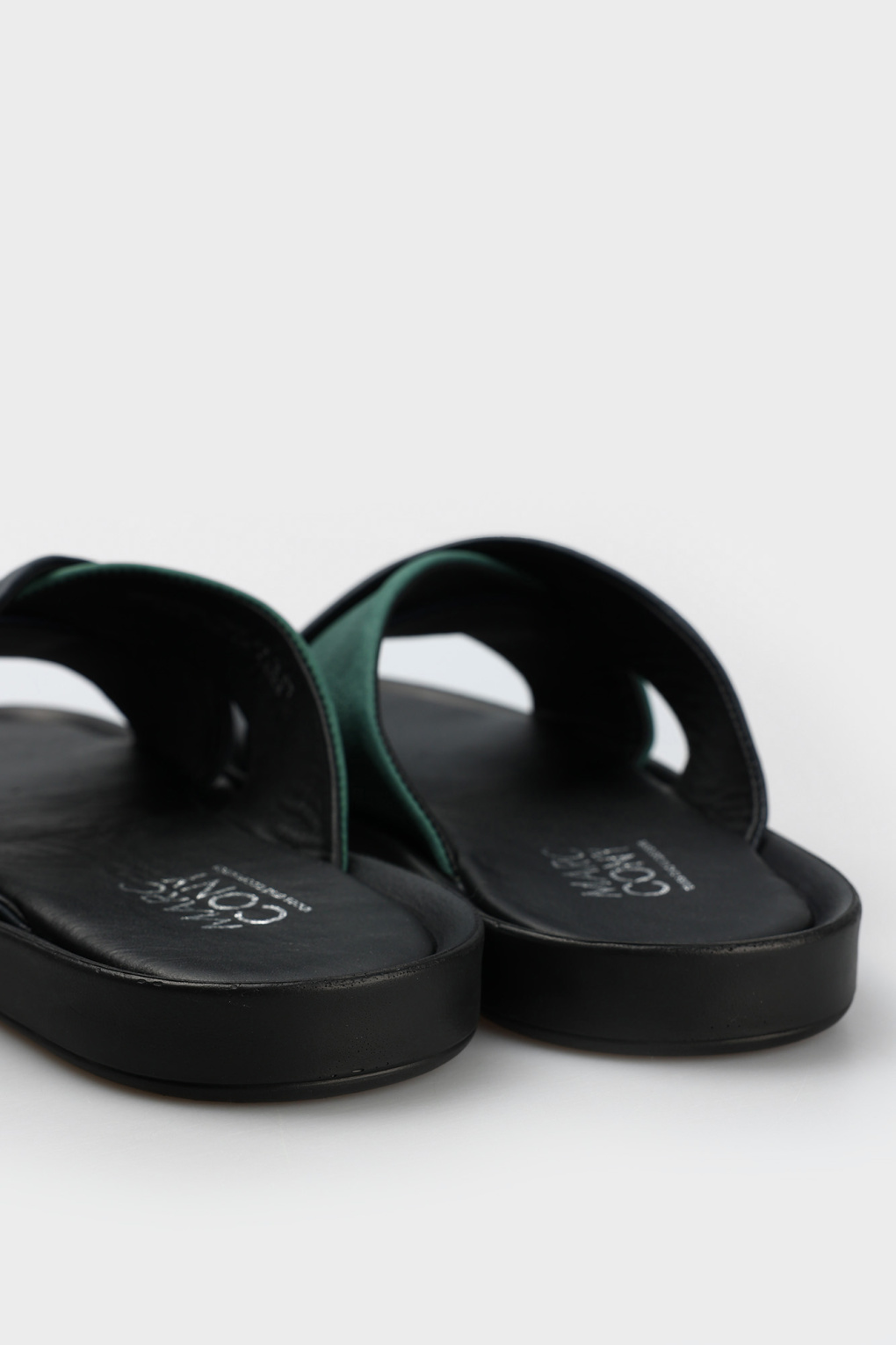 Шлепки Marc Cony