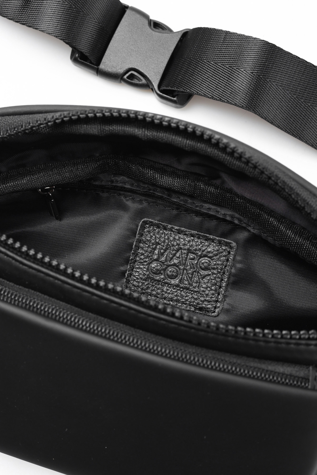 Сумка на пояс Marc Cony