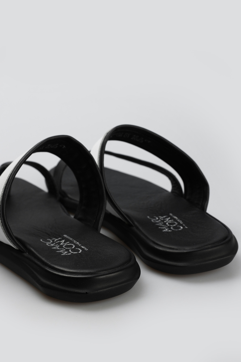 Шлепки Marc Cony