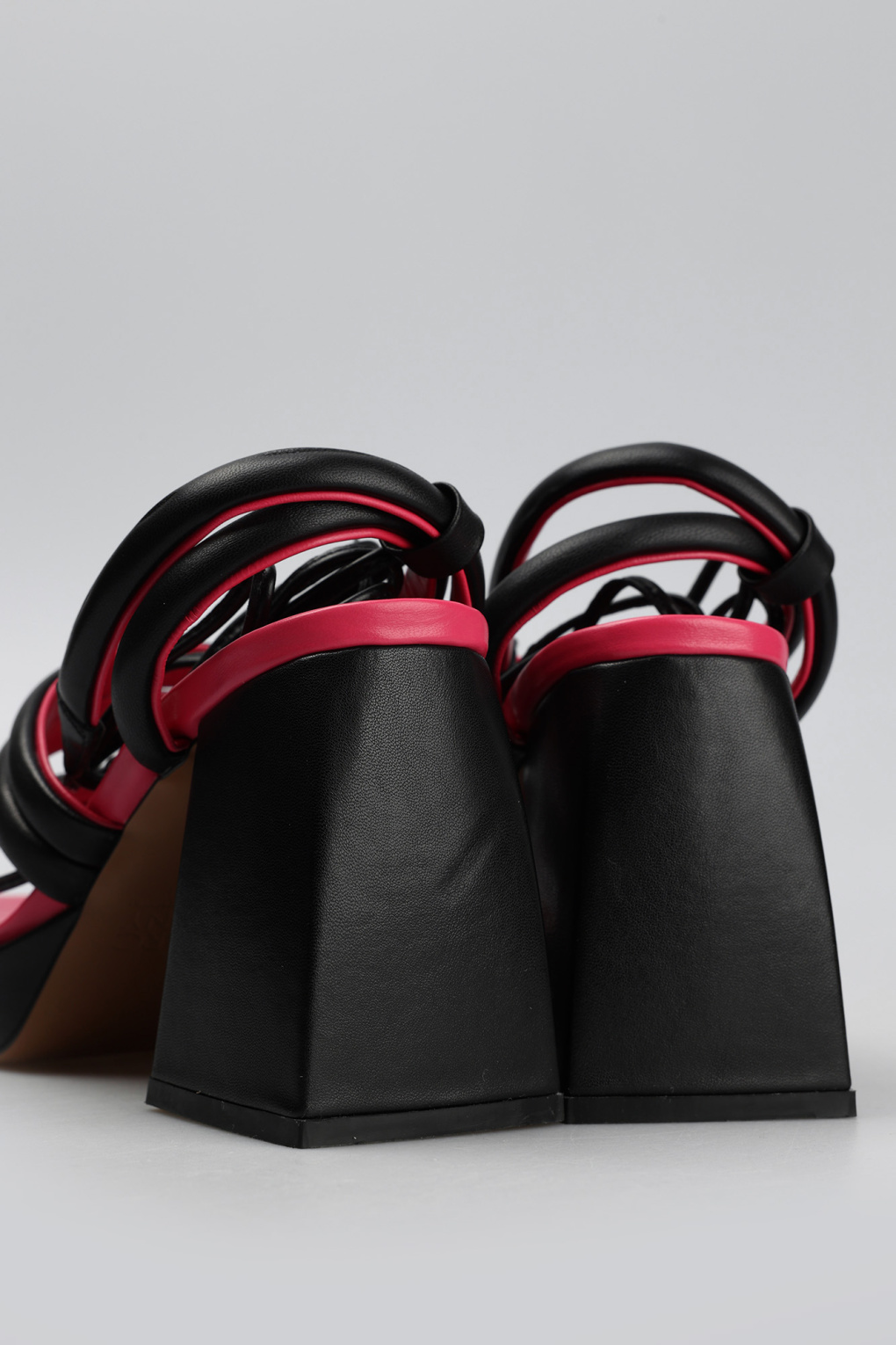 Босоножки Marc Cony