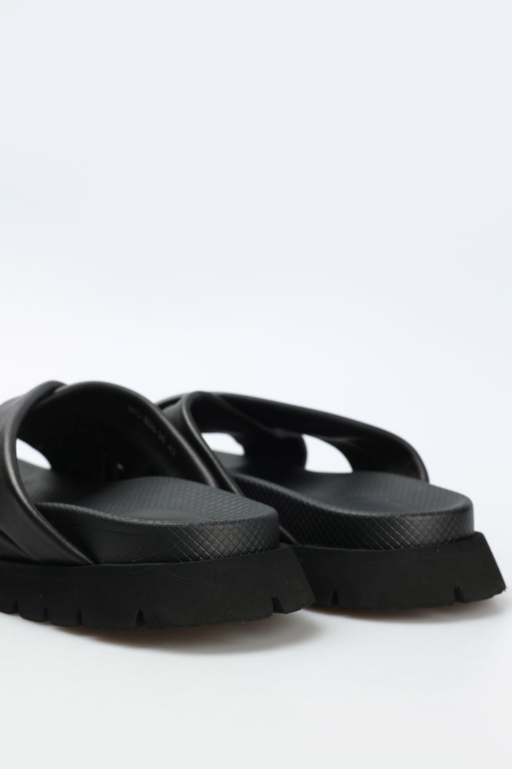 Шлепки Marc Cony