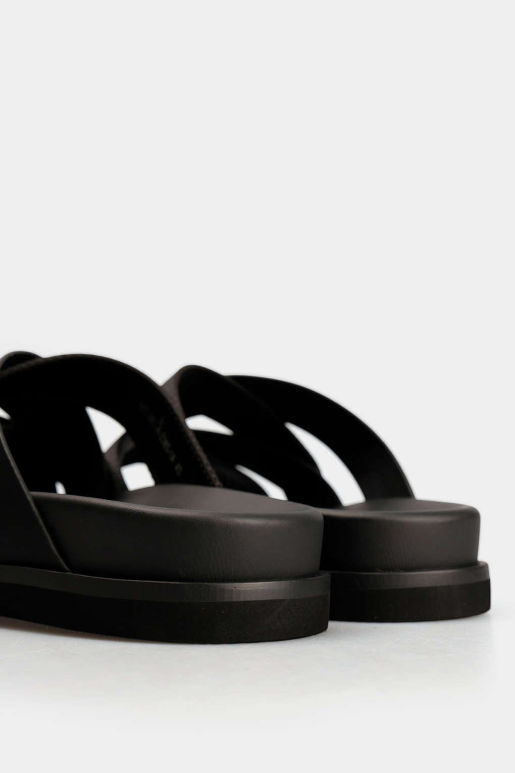 Шлепки Marc Cony