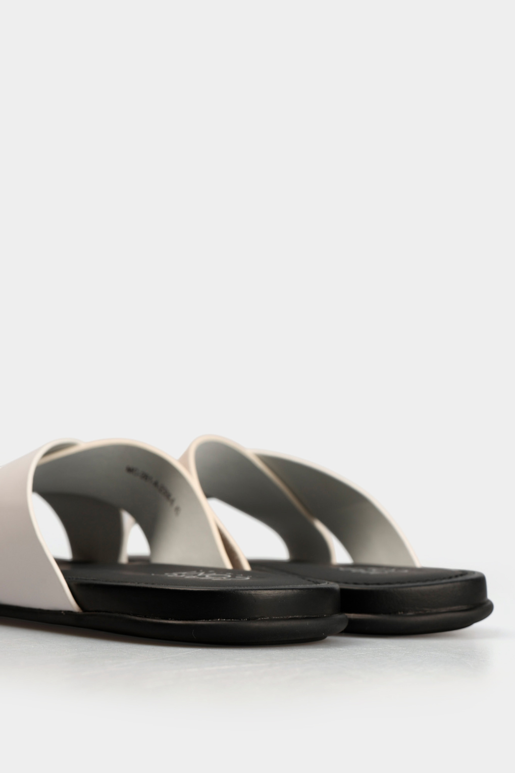 Шлепки Marc Cony